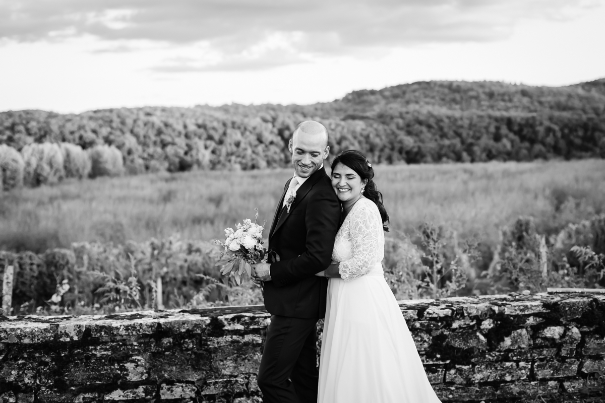 couple mariés lieu mariage cahors lot photographe chateau les bouysses